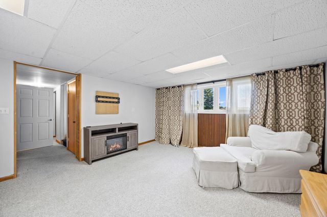 3097 325th Avenue NW, Cambridge, MN 55008