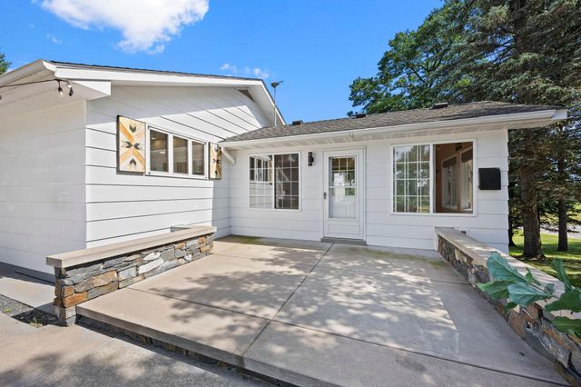 3097 325th Avenue NW, Cambridge, MN 55008