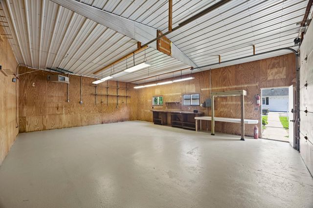 3097 325th Avenue NW, Cambridge, MN 55008
