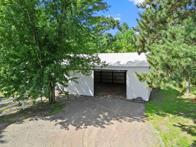 3097 325th Avenue NW, Cambridge, MN 55008