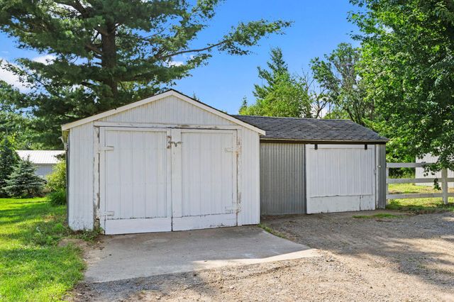 3097 325th Avenue NW, Cambridge, MN 55008