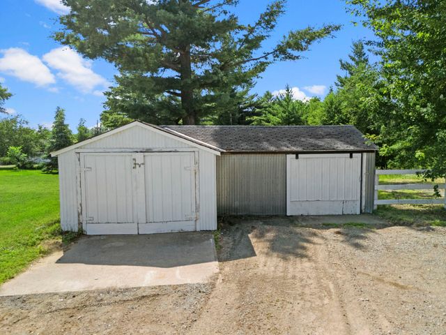 3097 325th Avenue NW, Cambridge, MN 55008