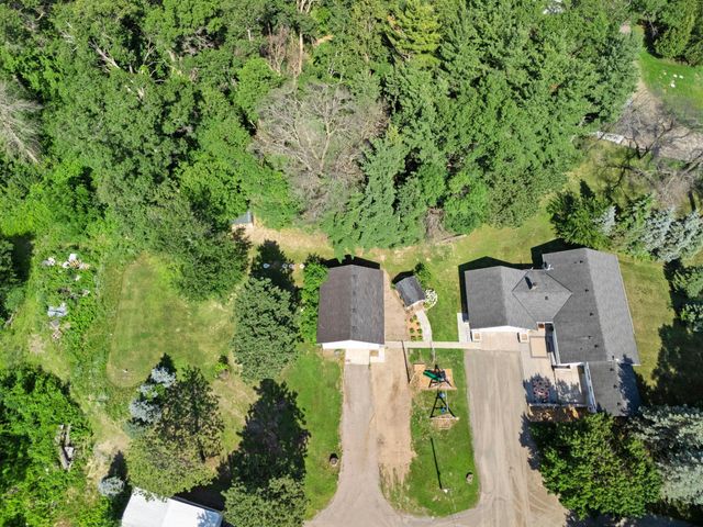 3097 325th Avenue NW, Cambridge, MN 55008