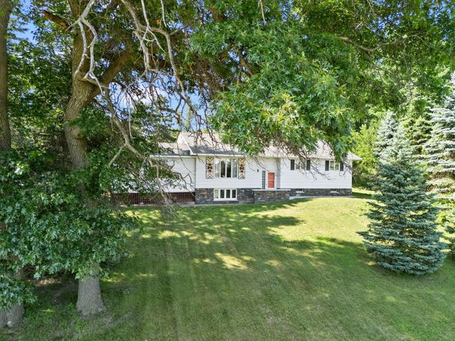 3097 325th Avenue NW, Cambridge, MN 55008