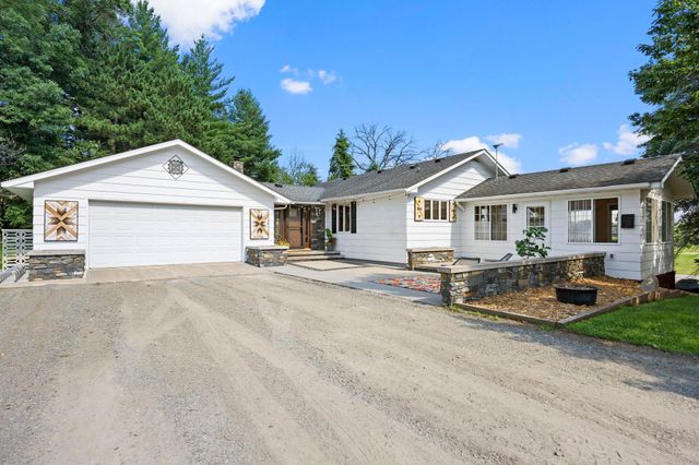 3097 325th Avenue NW, Cambridge, MN 55008