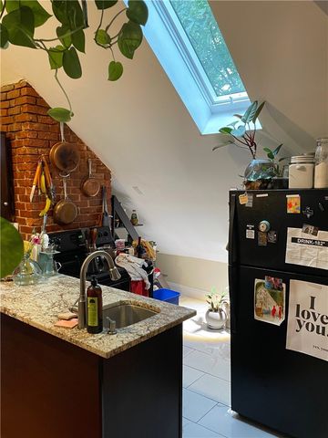 121 Rutherglen Avenue, Providence, RI 02907