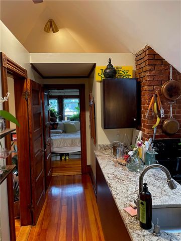 121 Rutherglen Avenue, Providence, RI 02907