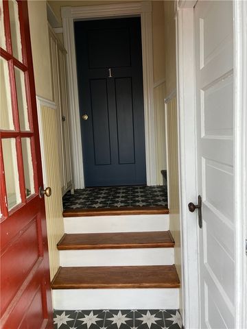 121 Rutherglen Avenue, Providence, RI 02907