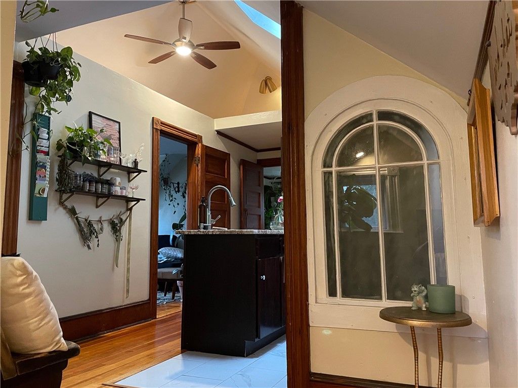121 Rutherglen Avenue, Providence, RI 02907