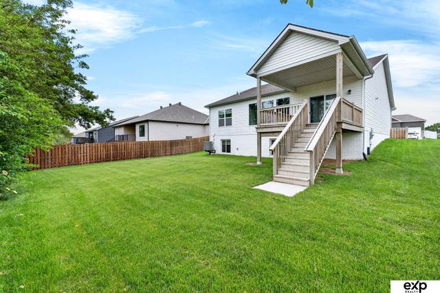 20882 Camelback Avenue, Gretna, NE 68028