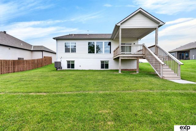 20882 Camelback Avenue, Gretna, NE 68028