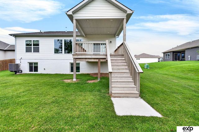 20882 Camelback Avenue, Gretna, NE 68028