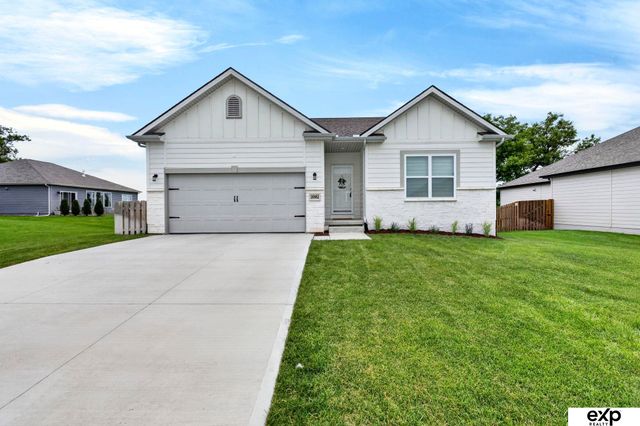 20882 Camelback Avenue, Gretna, NE 68028