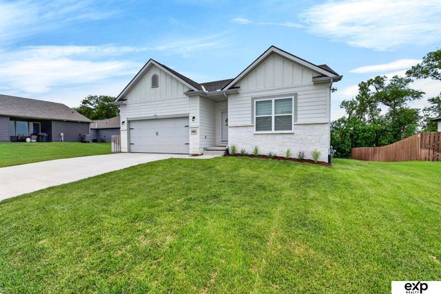 20882 Camelback Avenue, Gretna, NE 68028
