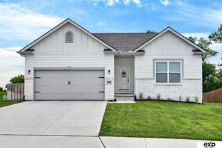 20882 Camelback Avenue, Gretna, NE 68028