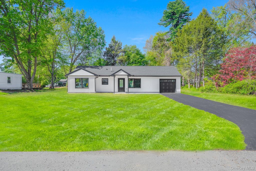 10 Rowley Road, Poughkeepsie, NY 12601