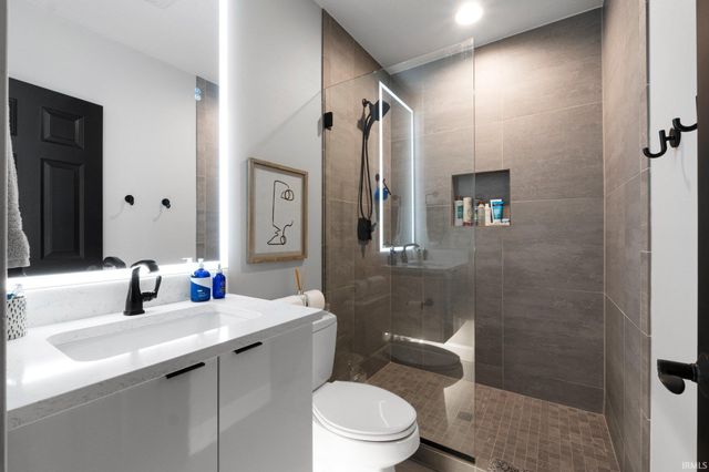 3795 W Sycamore Beach Road, Angola, IN 46703