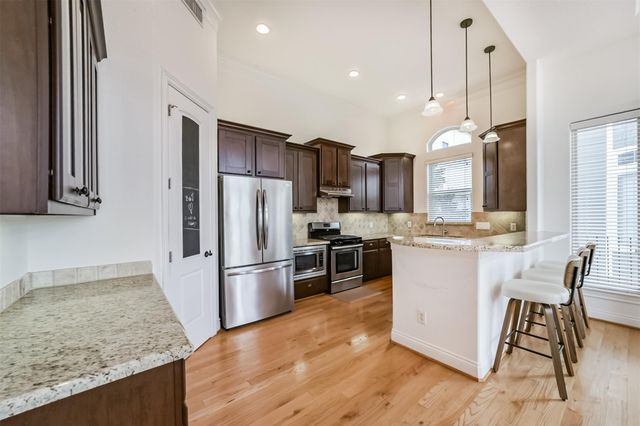 2016 Sabine Street, Houston, TX 77007
