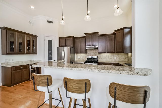 2016 Sabine Street, Houston, TX 77007