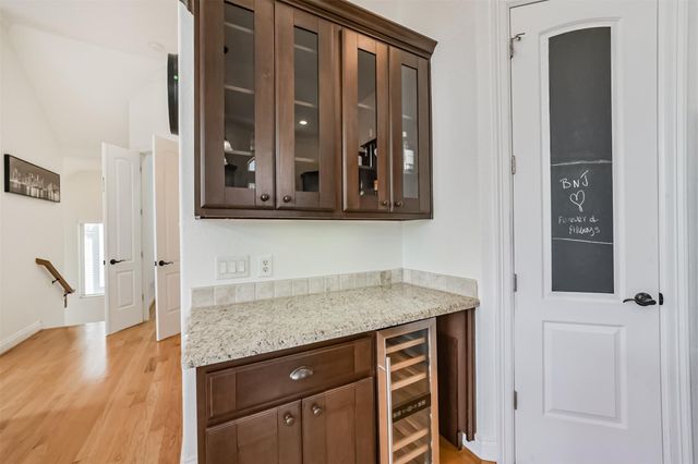 2016 Sabine Street, Houston, TX 77007