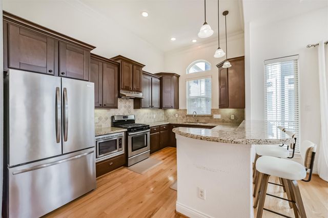 2016 Sabine Street, Houston, TX 77007