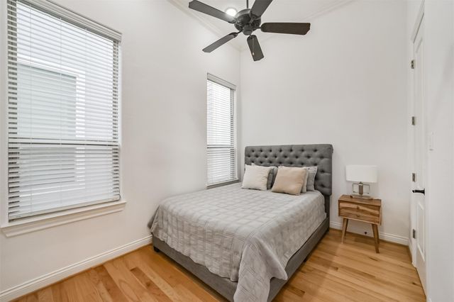 2016 Sabine Street, Houston, TX 77007