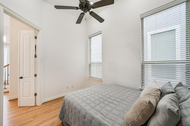 2016 Sabine Street, Houston, TX 77007