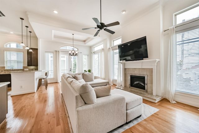 2016 Sabine Street, Houston, TX 77007