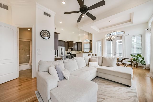 2016 Sabine Street, Houston, TX 77007