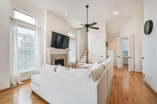 2016 Sabine Street, Houston, TX 77007