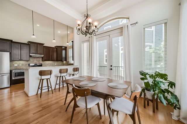 2016 Sabine Street, Houston, TX 77007