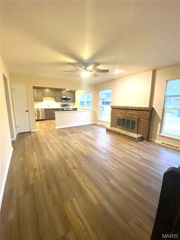 9757 Croftwood Drive, St Louis, MO 63123