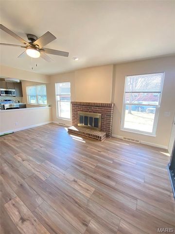 9757 Croftwood Drive, St Louis, MO 63123