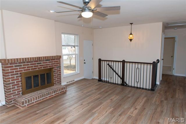 9757 Croftwood Drive, St Louis, MO 63123