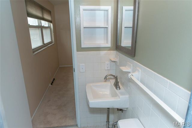 9757 Croftwood Drive, St Louis, MO 63123