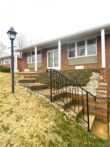 9757 Croftwood Drive, St Louis, MO 63123