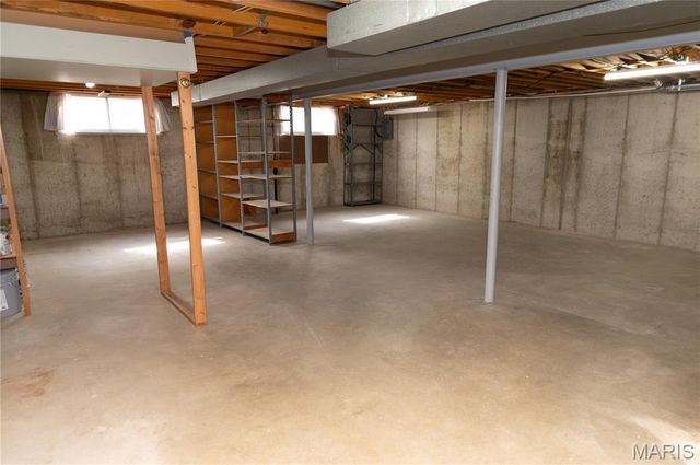 9757 Croftwood Drive, St Louis, MO 63123