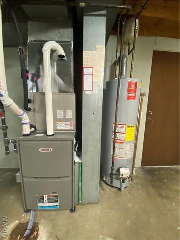 9757 Croftwood Drive, St Louis, MO 63123