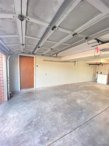 9757 Croftwood Drive, St Louis, MO 63123