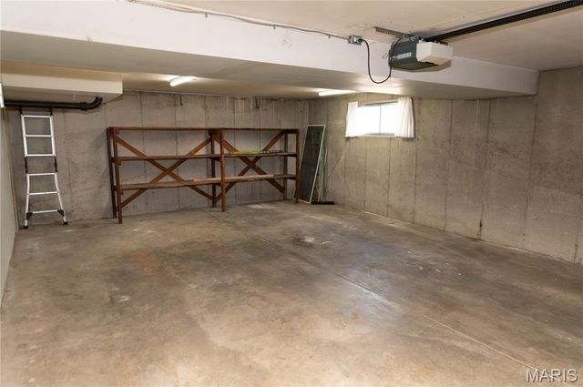 9757 Croftwood Drive, St Louis, MO 63123