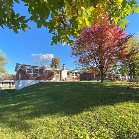 9757 Croftwood Drive, St Louis, MO 63123