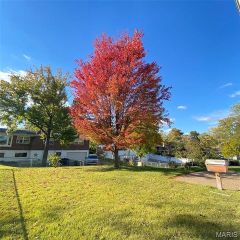 9757 Croftwood Drive, St Louis, MO 63123