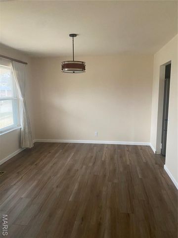 9757 Croftwood Drive, St Louis, MO 63123