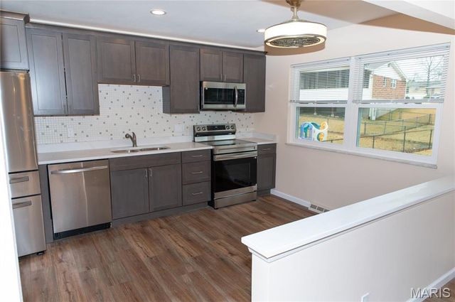 9757 Croftwood Drive, St Louis, MO 63123