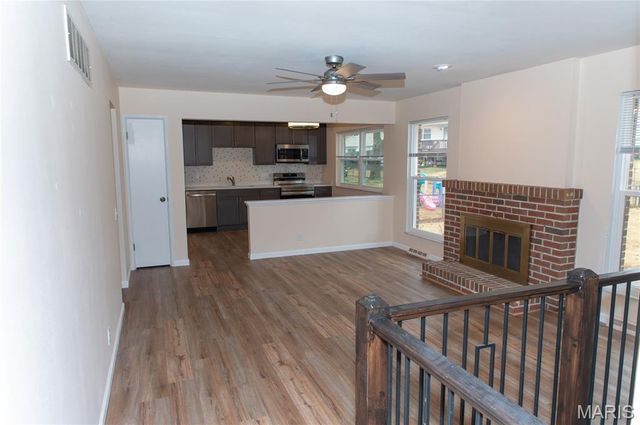 9757 Croftwood Drive, St Louis, MO 63123