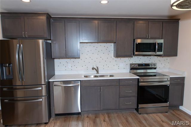 9757 Croftwood Drive, St Louis, MO 63123