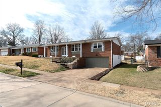 9757 Croftwood Drive, St Louis, MO 63123