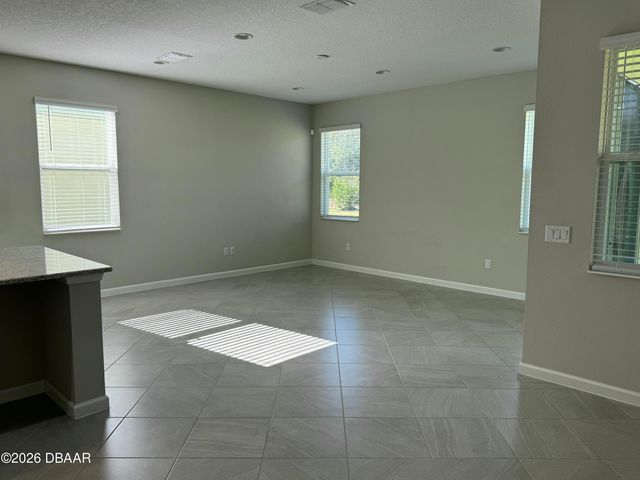 899 Attitude Avenue, Daytona Beach, FL 32124