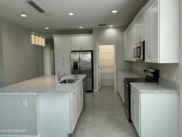 899 Attitude Avenue, Daytona Beach, FL 32124