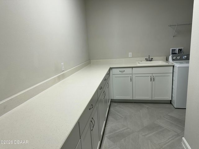 899 Attitude Avenue, Daytona Beach, FL 32124